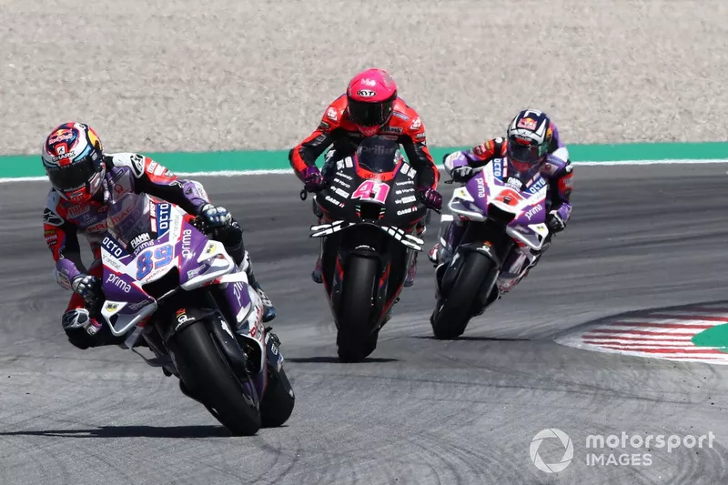 Jorge Martín suivi par Aleix Espargaró et Johann Zarco