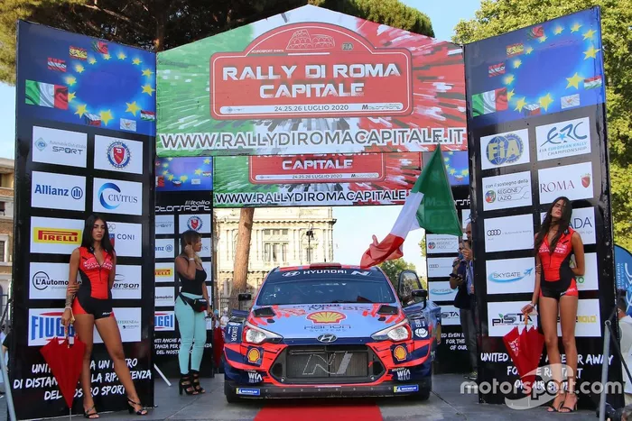 Daniel Sordo, Carlos Del Barrio, Hyundai i20 Coupè WRC, alla cerimonia prima della partenza, da Castel Sant' Angelo