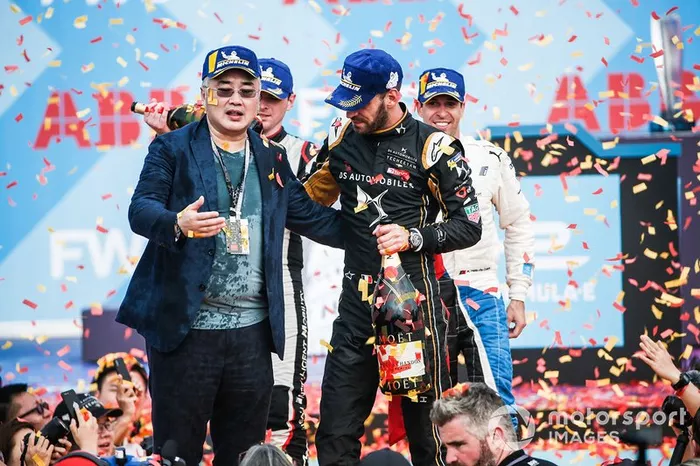 Jean-Eric Vergne, DS TECHEETAH, celebrates with a team representative on the podium