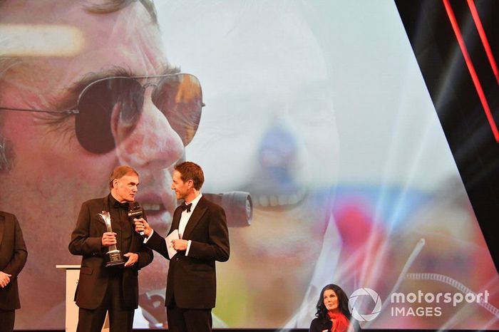 Dick Bennetts recibe el Premio Gregor Grant