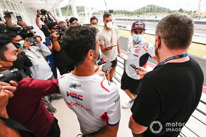Marc Márquez, Repsol Honda Team con periodistas