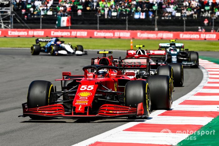 Carlos Sainz Jr., Ferrari SF21, Antonio Giovinazzi, Alfa Romeo Racing C41, Sebastian Vettel, Aston Martin AMR21