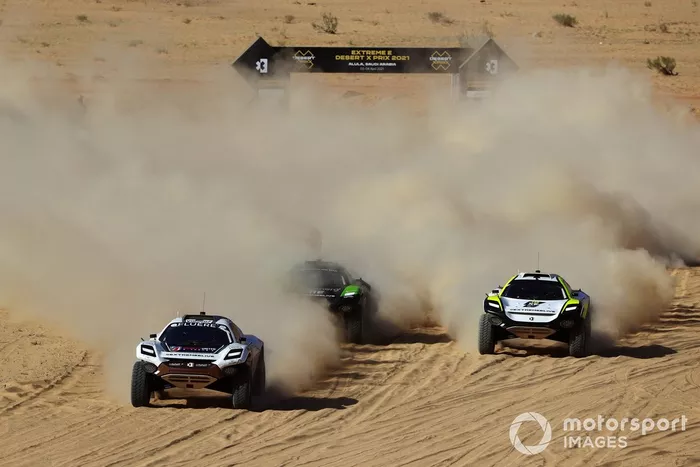 Catie Munnings, Timmy Hansen, Andretti United Extreme E, Christine 'GZ' Giampaoli Zonca, Oliver Bennett, Hispano Suiza Xite Energy Team, y Mikaela Ahlin-Kottulinsky, Jenson Button, JBXE Extreme-E Team