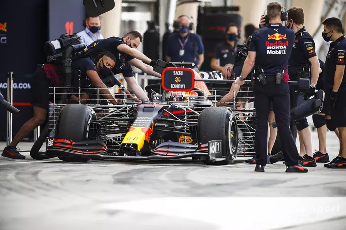 Max Verstappen, Red Bull Racing RB16B 