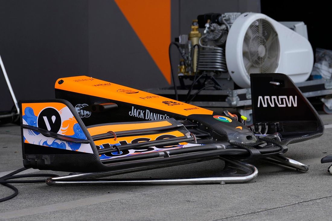 Asa dianteira McLaren MCL38