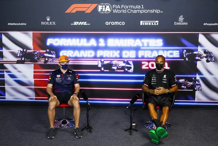 Max Verstappen, Red Bull Racing, Lewis Hamilton, Mercedes en la conferencia de prensa