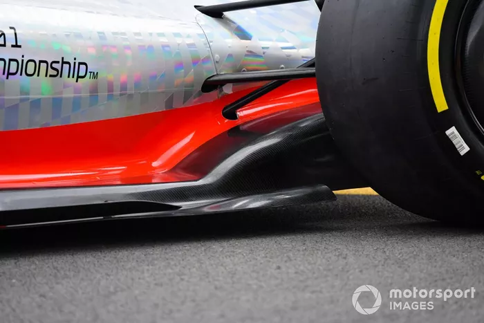 Detalle del Sidepod y del piso del coche de Fórmula 1 2022