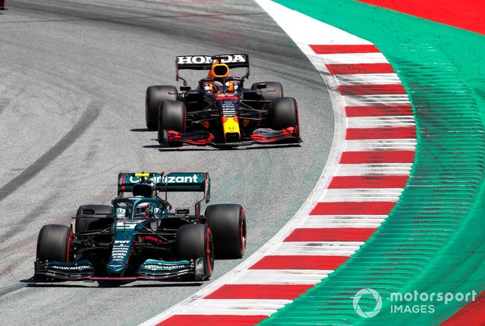 Sebastian Vettel, Aston Martin AMR21, Max Verstappen, Red Bull Racing RB16B, Carlos Sainz, Ferrari SF21