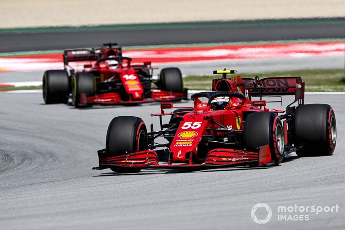 Carlos Sainz Jr., Ferrari SF21, Charles Leclerc, Ferrari SF21