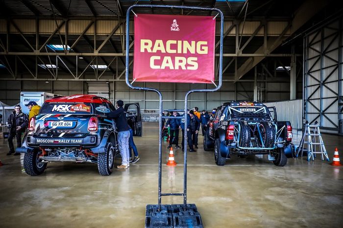 Verificaciones en Paul Ricard antes del embarque del Dakar 2020