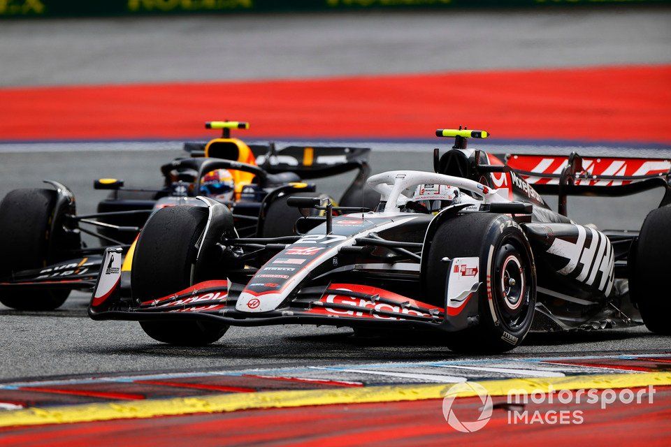Nico Hulkenberg, Haas VF-24, Sergio Perez, Red Bull Racing RB20