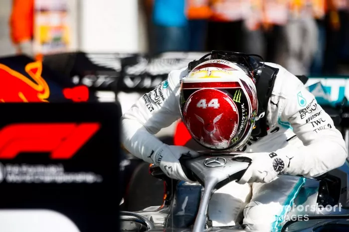 Ganador de la carrera Lewis Hamilton, Mercedes AMG F1 celebra en el Parc Ferme 