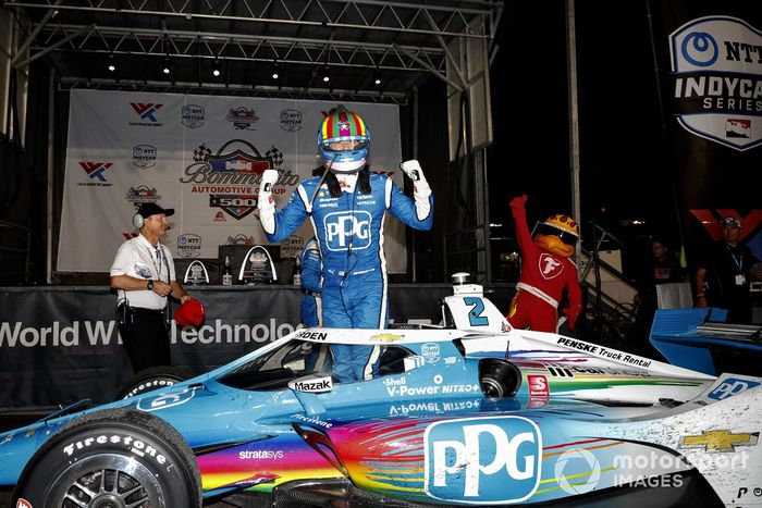Ganador de la carrera Josef Newgarden, Team Penske Chevrolet
