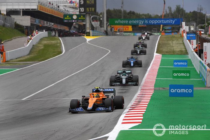 Lando Norris, McLaren MCL35M, Lance Stroll, Aston Martin AMR21, Fernando Alonso, Alpine A521