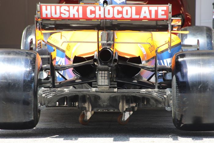Detalle de la parte trasera del McLaren MCL35M