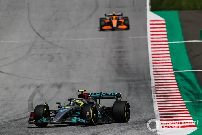 Lewis Hamilton, Mercedes W13, Lando Norris, McLaren MCL36