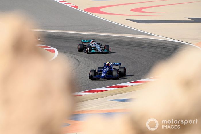 Nicholas Latifi, Williams FW44, George Russell, Mercedes W13