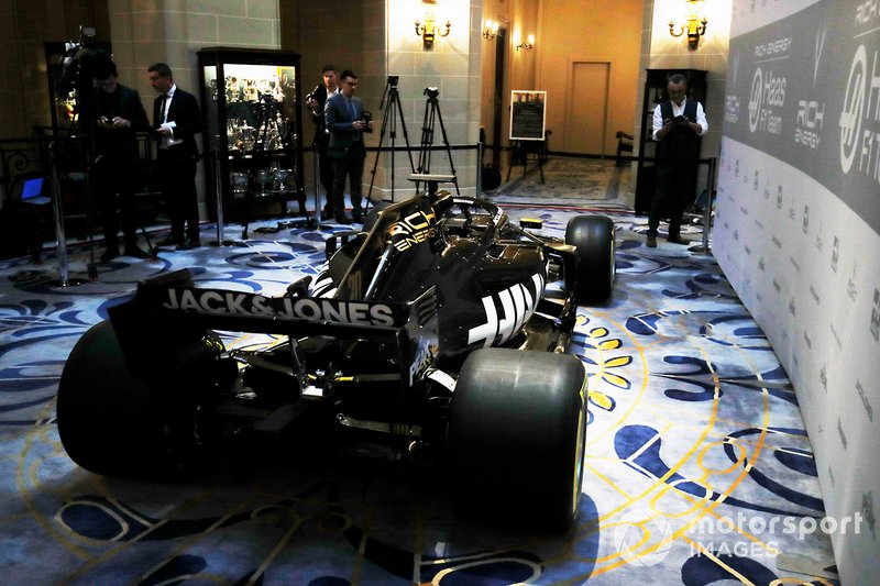 Haas F1 Team VF-18 con nueva decoración 2019
