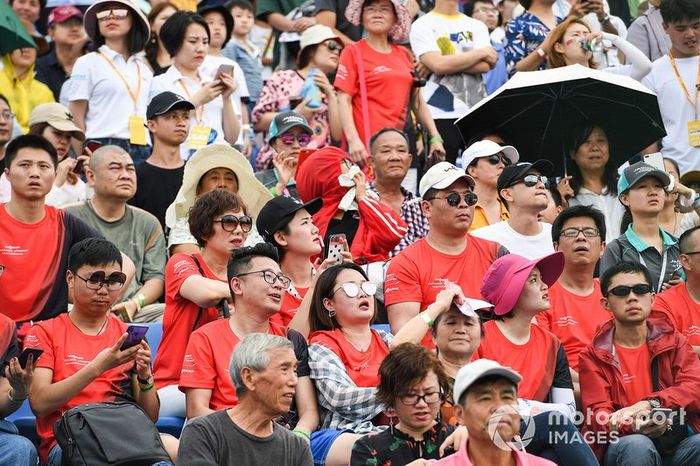 Aficionados en las tribunas