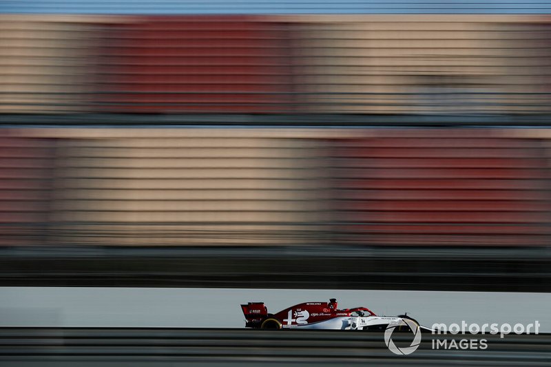 13º Kimi Raikkonen, Alfa Romeo Racing C38, 1:17.239 (neumáticos C5, día 8)