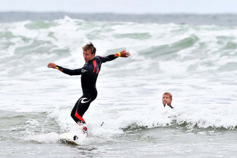 Pierre Gasly y Red Bull Racing se preparan para ir a surfear con la leyenda del surf Mick Fanning