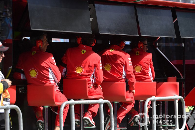 Il team Ferrari al muretto