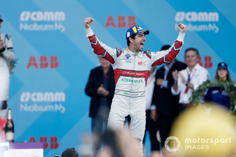 Race winner Lucas Di Grassi, Audi Sport ABT Schaeffler celebrates as he approaches the podium