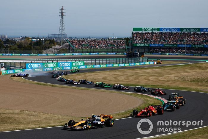 Lando Norris, McLaren MCL38 Carlos Sainz, Ferrari SF-24