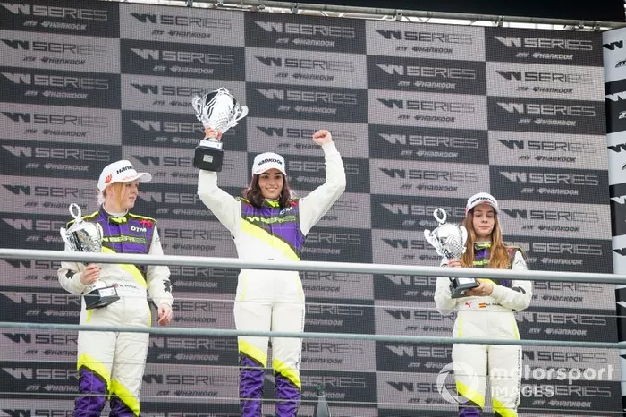 Alice Powell, Jamie Chadwick, and Marta Garcia, on the podium