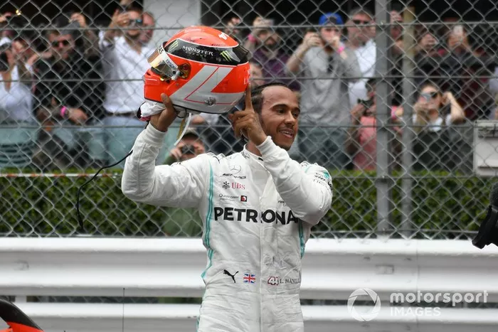 Yarış galibi Lewis Hamilton, Mercedes AMG F1, Parc Ferme