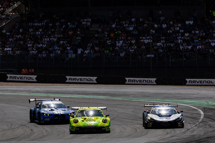Thomas Preining, Manthey EMA Porsche 911 GT3-R, Timo Glock, Dörr Motorsport McLaren 720S GT3 Evo, René Rast, Schubert Motorsport BMW M4 GT3