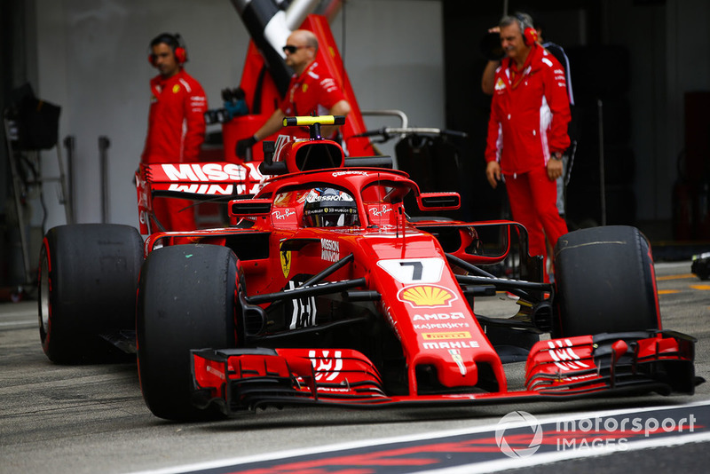 Kimi Raikkonen, Ferrari SF71H, lascia il garage