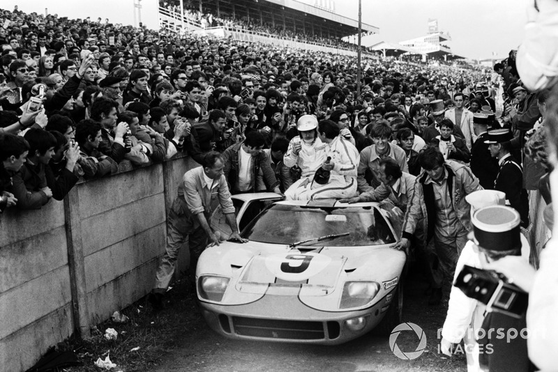 #9 Ford GT40: Pedro Rodriguez, Lucien Bianchi