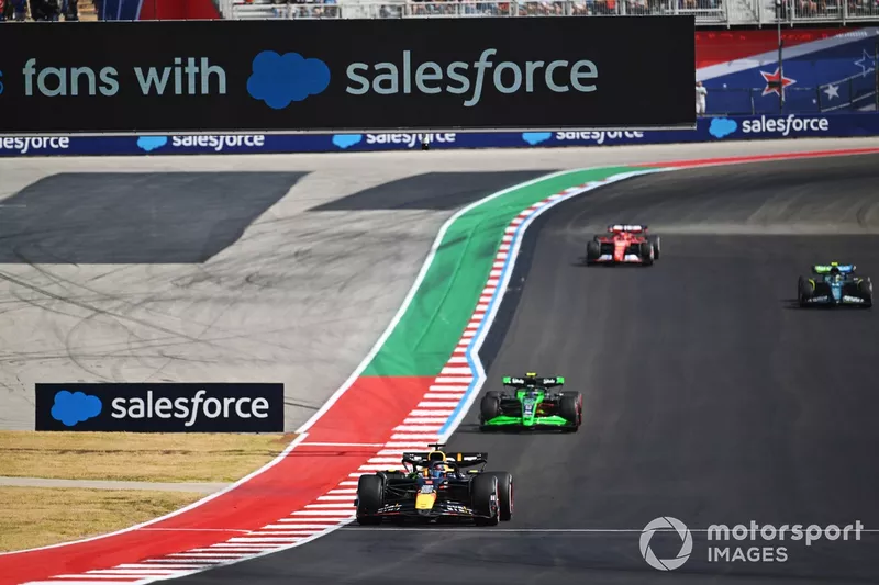Max Verstappen, Red Bull Racing RB20, Zhou Guanyu, Stake F1 Team KICK Sauber C44, Fernando Alonso, Aston Martin AMR24