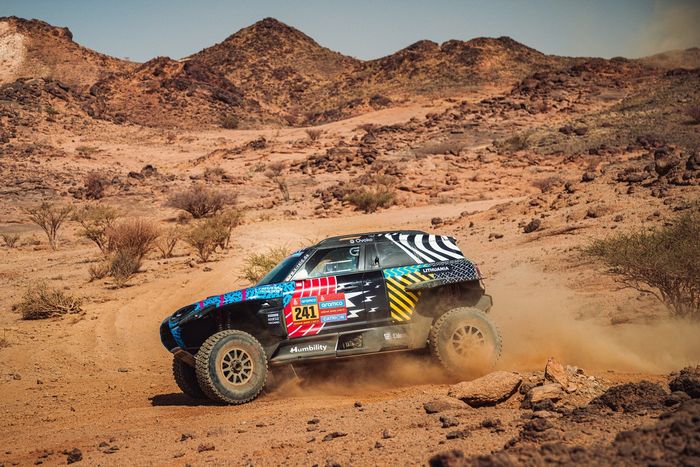 #241 X-Raid Mini JCW Team Mini: Vladas Jurkevicius, Aisvydas Paliukenas