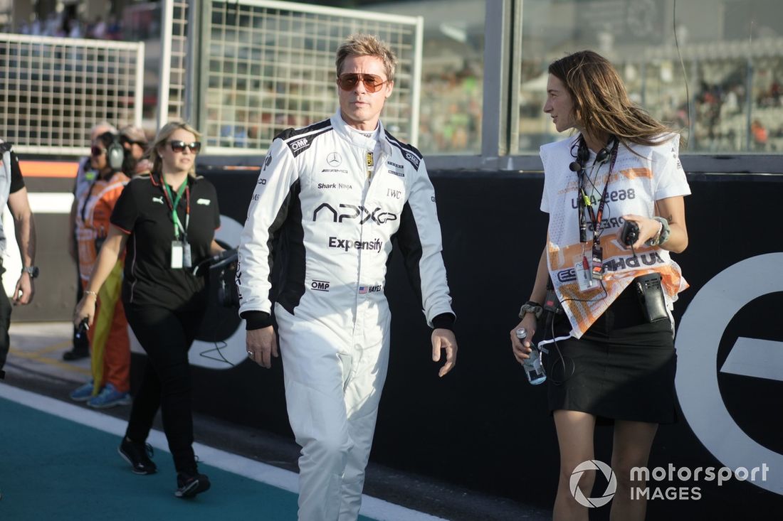 Brad Pitt na planie zdjęciowym filmu F1