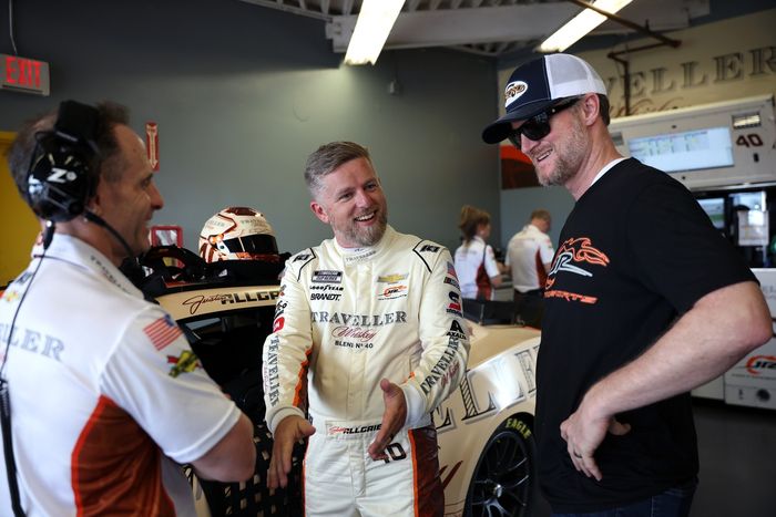Justin Allgaier, JR Motorsports Chevrolet, miembro del Salón de la Fama y propietario del equipo JR Motorsports, Dale Earnhardt Jr.