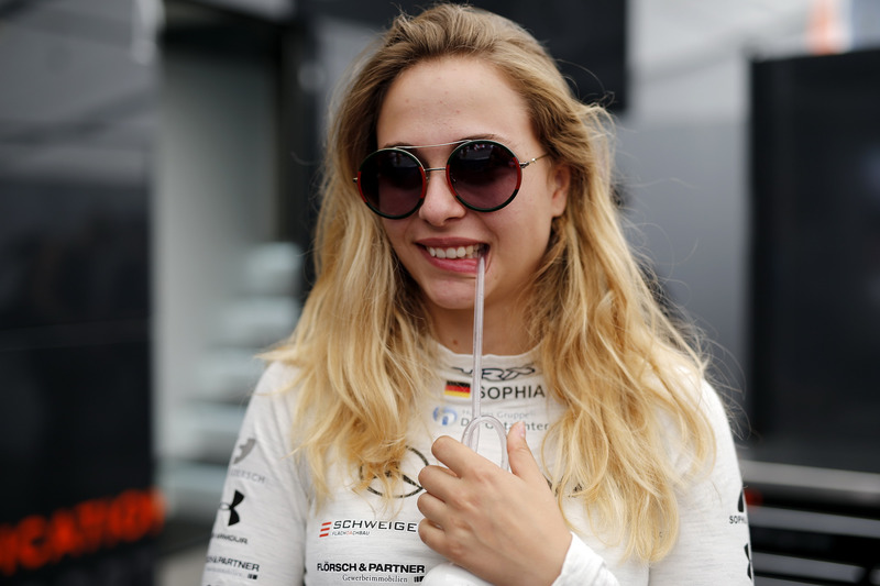 Софія Фльорш, Van Amersfoort Racing Dallara F317 - Mercedes-Benz