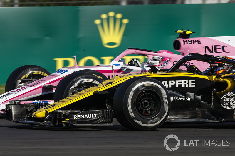 Esteban Ocon, Force India VJM11, lucha con Carlos Sainz Jr., Renault Sport F1 Team R.S. 18