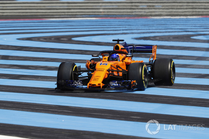 Fernando Alonso, McLaren MCL33, runs off track