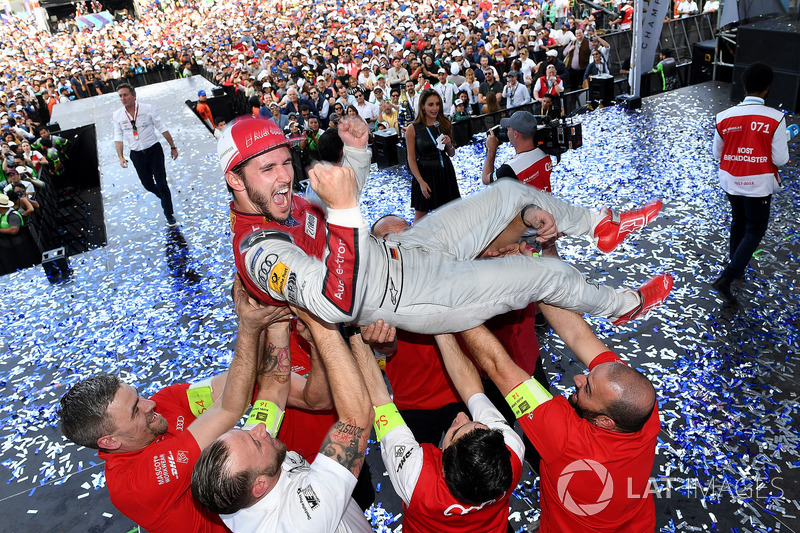 Daniel Abt, Audi Sport ABT Schaeffler, celebra después de ganar la carrera