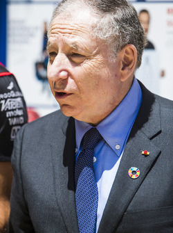 Президент FIA Жан Тодт, Хосе Мария Лопес, Dragon Racing, и Лукас ди Грасси, Audi Sport ABT Schaeffler