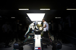 Valtteri Bottas, Mercedes AMG F1, sube a su auto