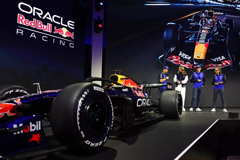 Isack Hadjar, Red Bull Racing, Max Verstappen, Red Bull Racing, Laurent Mekies, directeur de l'écurie Red Bull Racing 