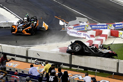 Accrochage de Pascal Wehrlein avec Felipe Massa au volant de la Polaris Slingshot SLR