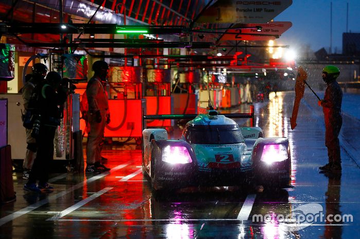 #2 Porsche Team Porsche 919 Hybrid: Timo Bernhard, Earl Bamber, Brendon Hartley