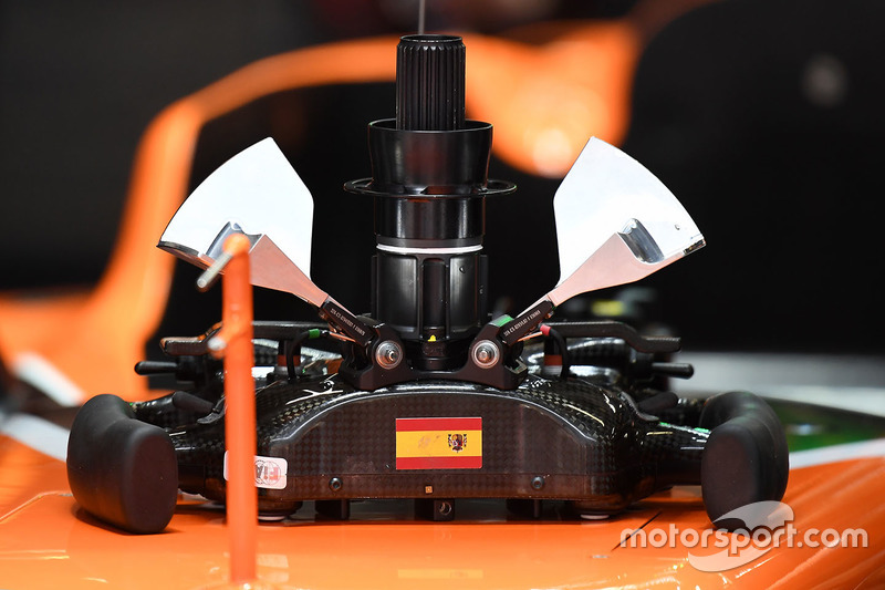 McLaren MCL32 direksiyon pedalları