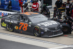 Martin Truex Jr., Furniture Row Racing Toyota, pit stop