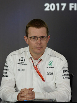 Andy Cowell, directeur général Mercedes AMG High Performance Powertrains en conférence de presse