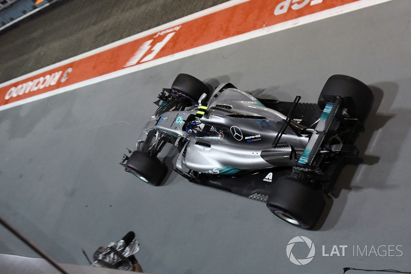 Valtteri Bottas, Mercedes AMG F1 W08  in pit lane